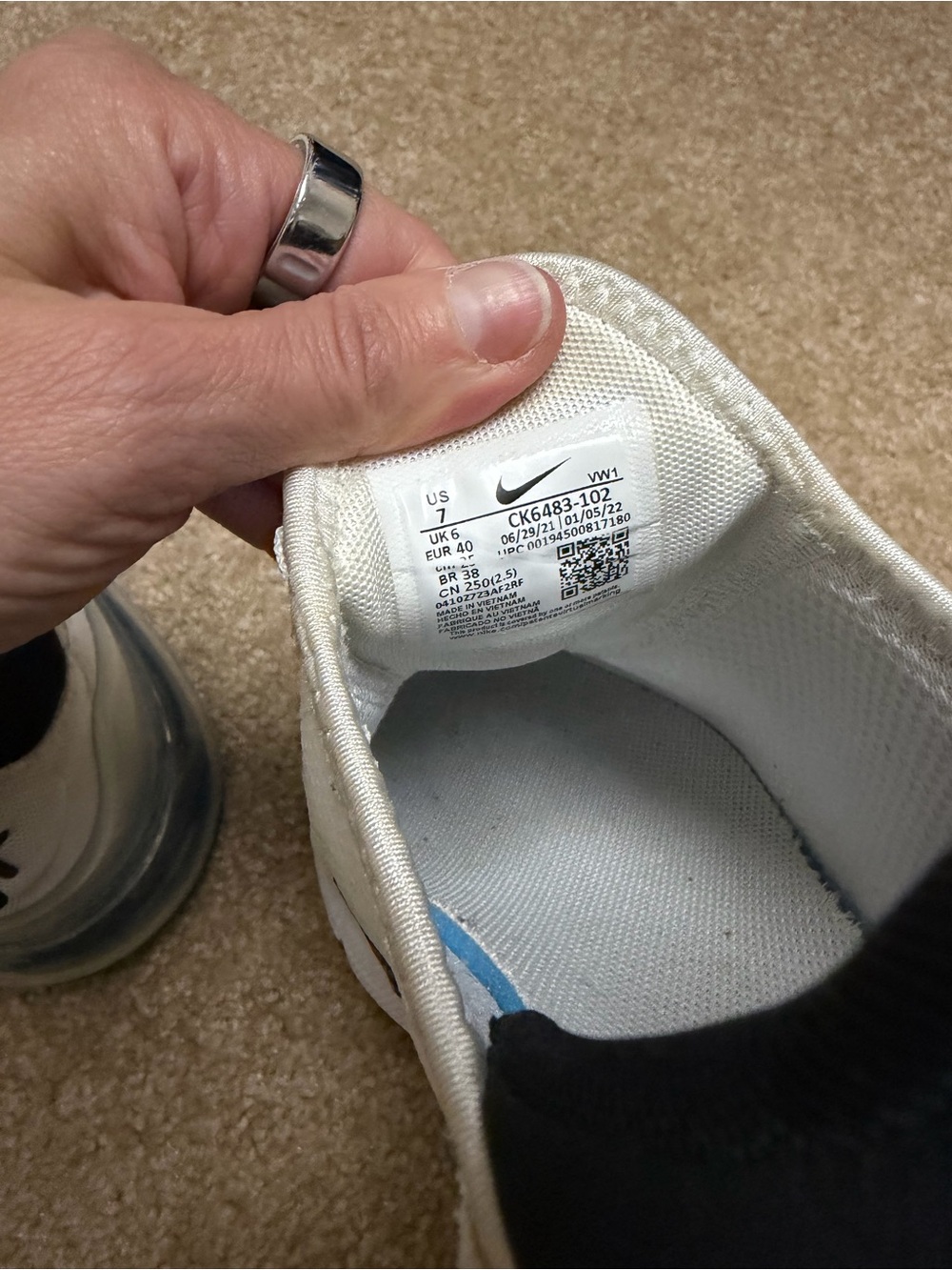 Nike Men’s White and Black Air Max 270 GO Golf Sneaker - Picture 6 of 6